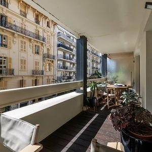 Property in Carre d'Or