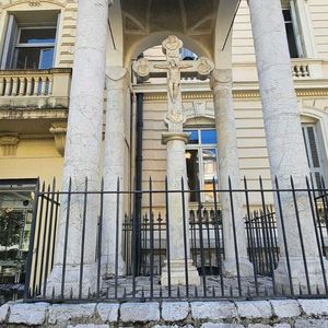 Property in Carre d'Or