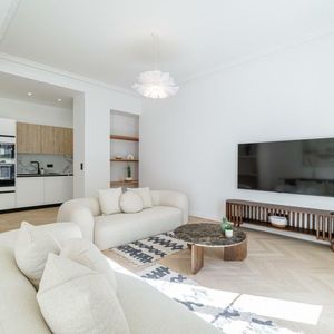 Property in Carre d'Or