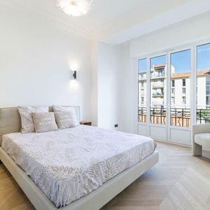 Property in Carre d'Or