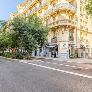 Property in Carre d'Or