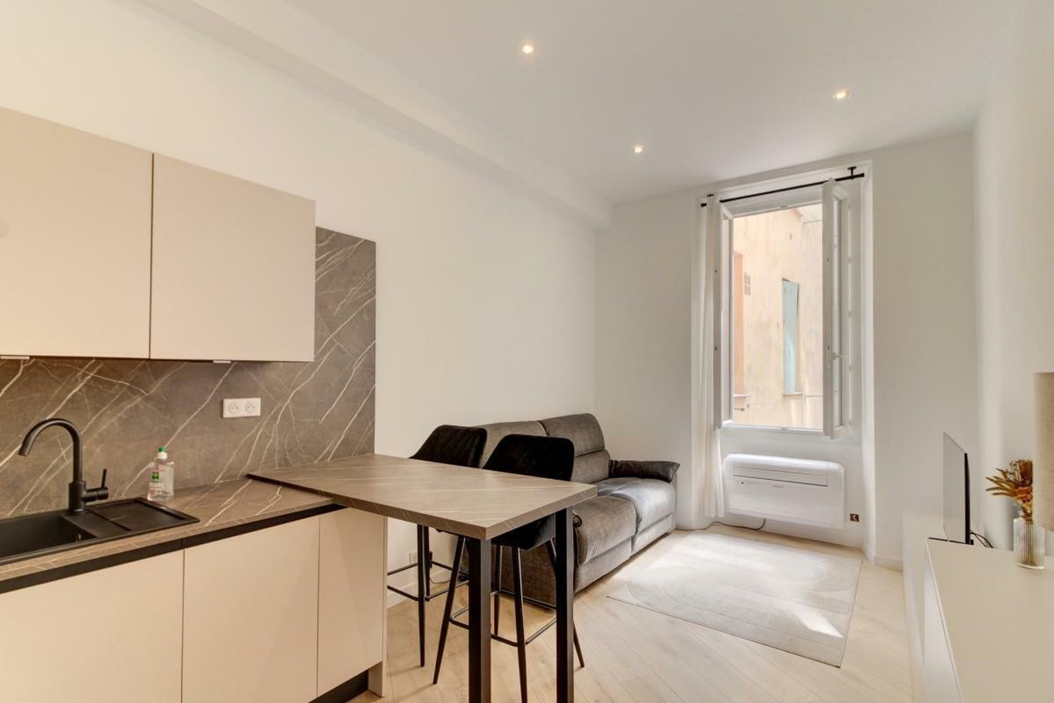 Property photo in Port