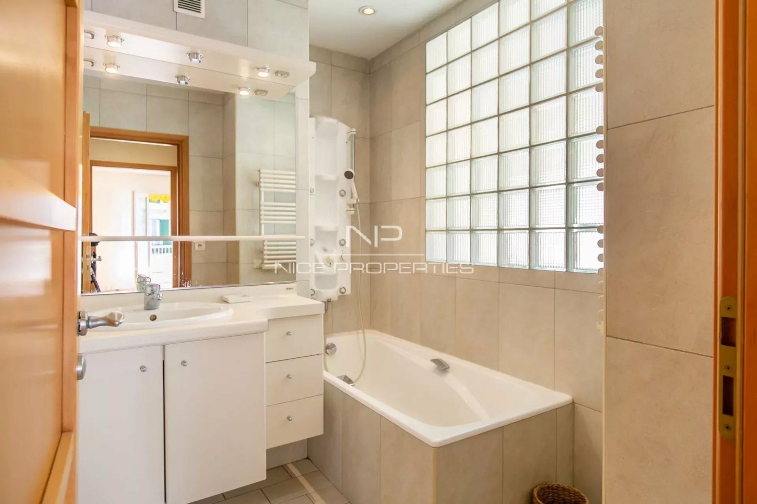 Property photo in Carre d'Argent