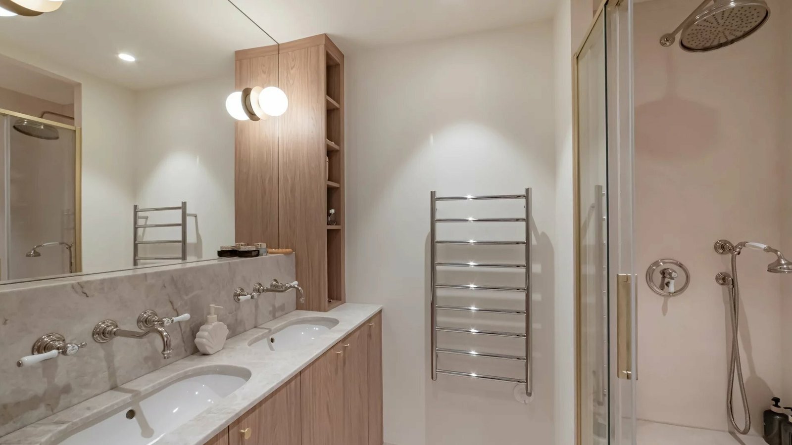 Property photo in Carre d'Argent