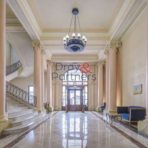 Property in Carre d'Or