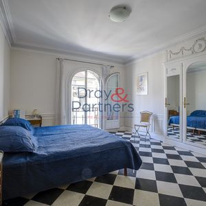 Property in Carre d'Or