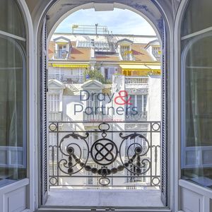 Property in Carre d'Or