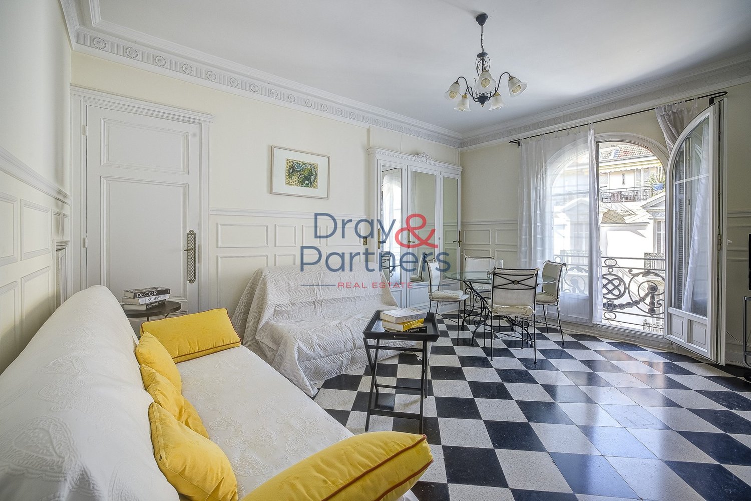Property photo in Carre d'Or