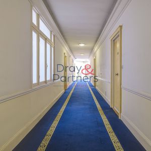 Property in Carre d'Or