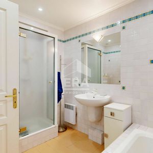 Property in Carre d'Or