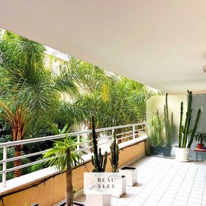 Property in Carre d'Or