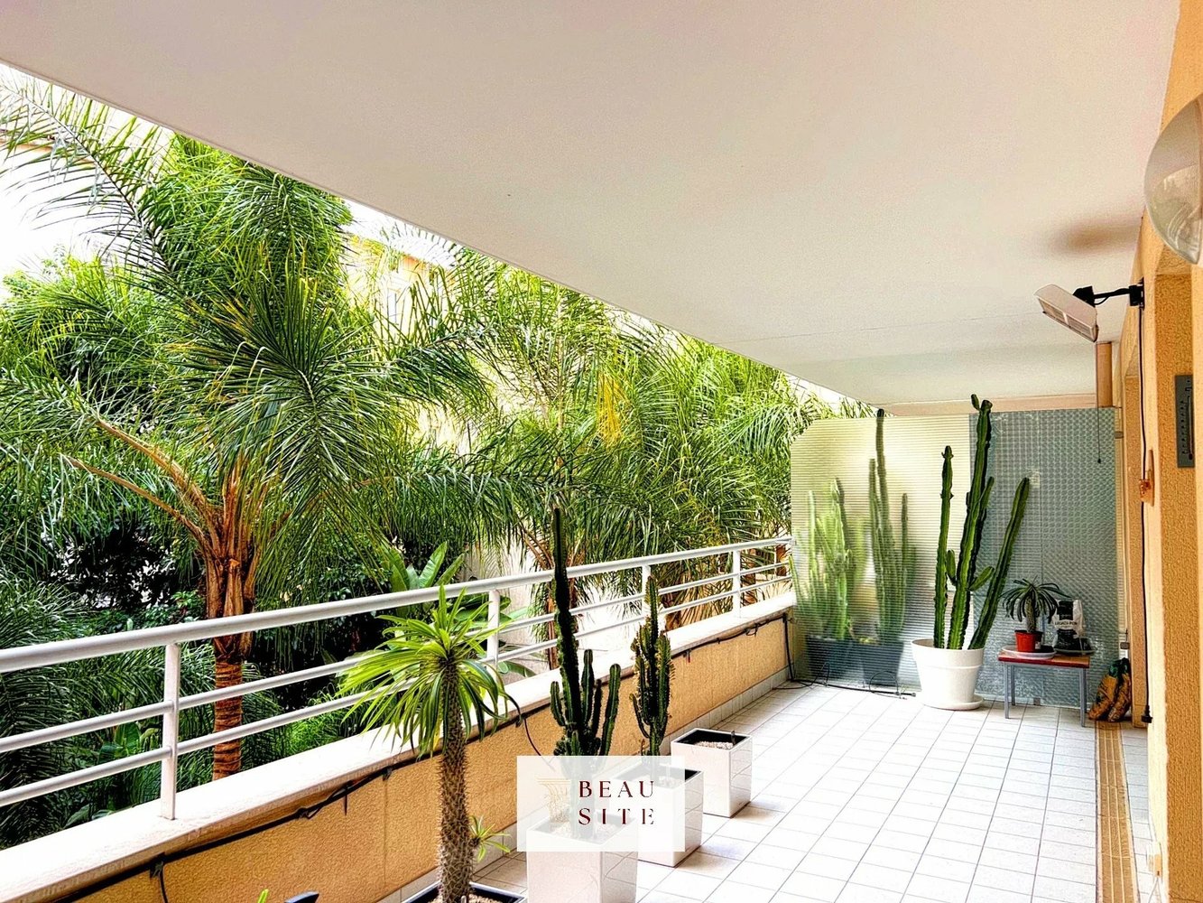 Property photo in Carre d'Or