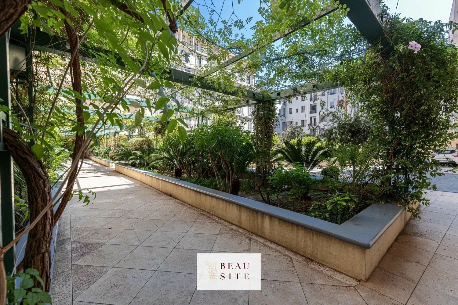 Property photo in Carre d'Or