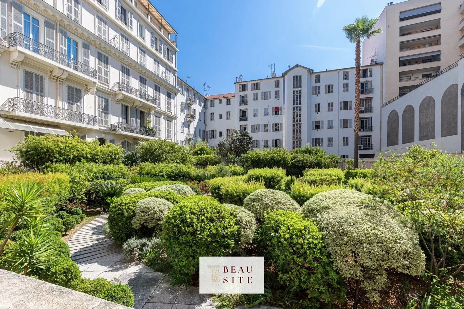 Property photo in Carre d'Or