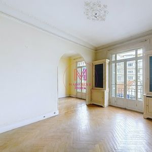 Property in Carre d'Or