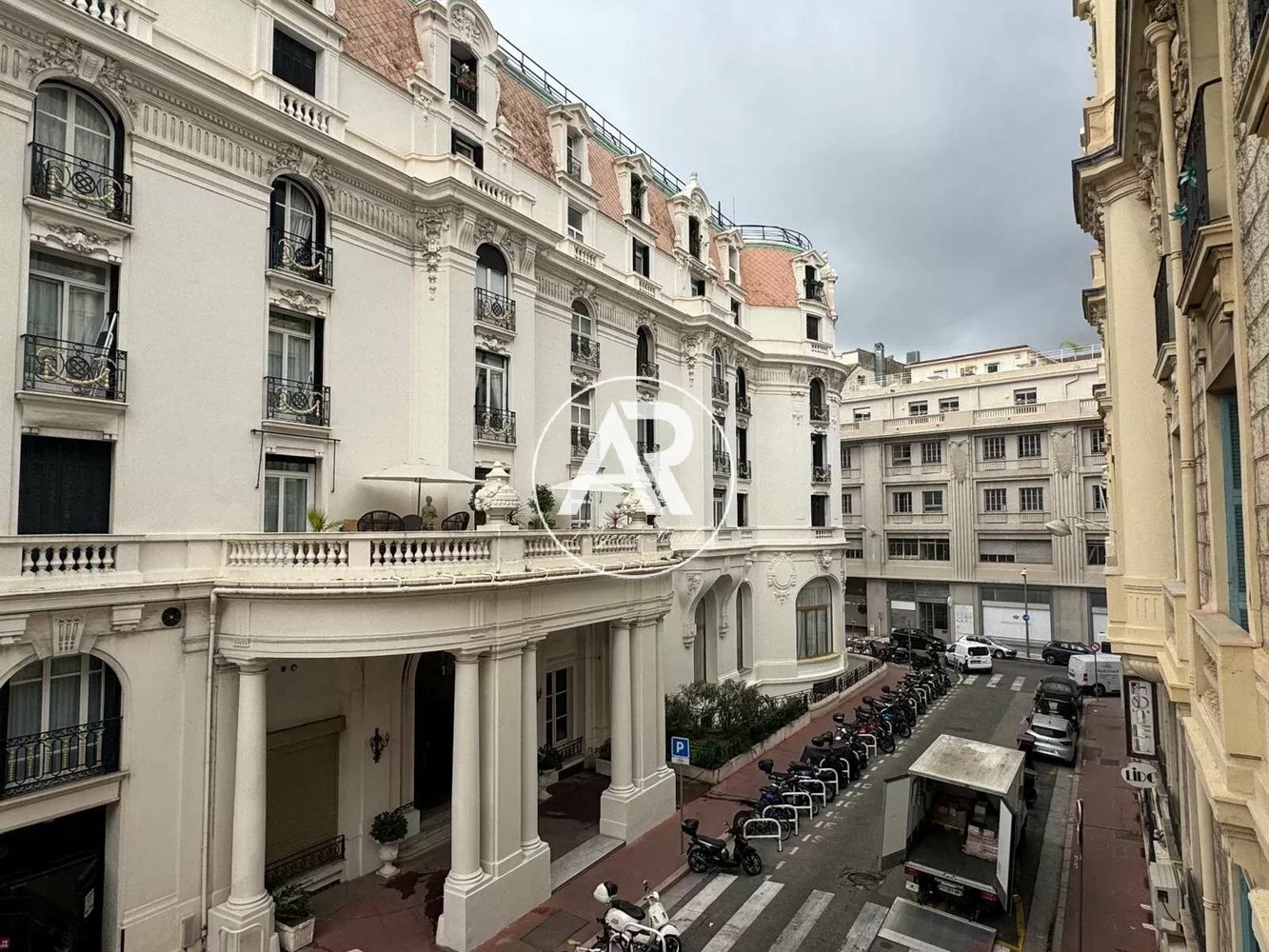 Property photo in Carre d'Or