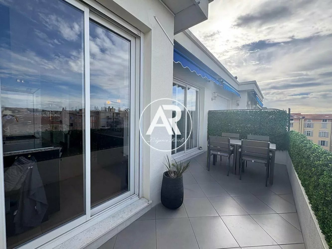 Property photo in Carre d'Or