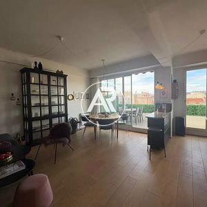 Property in Carre d'Or