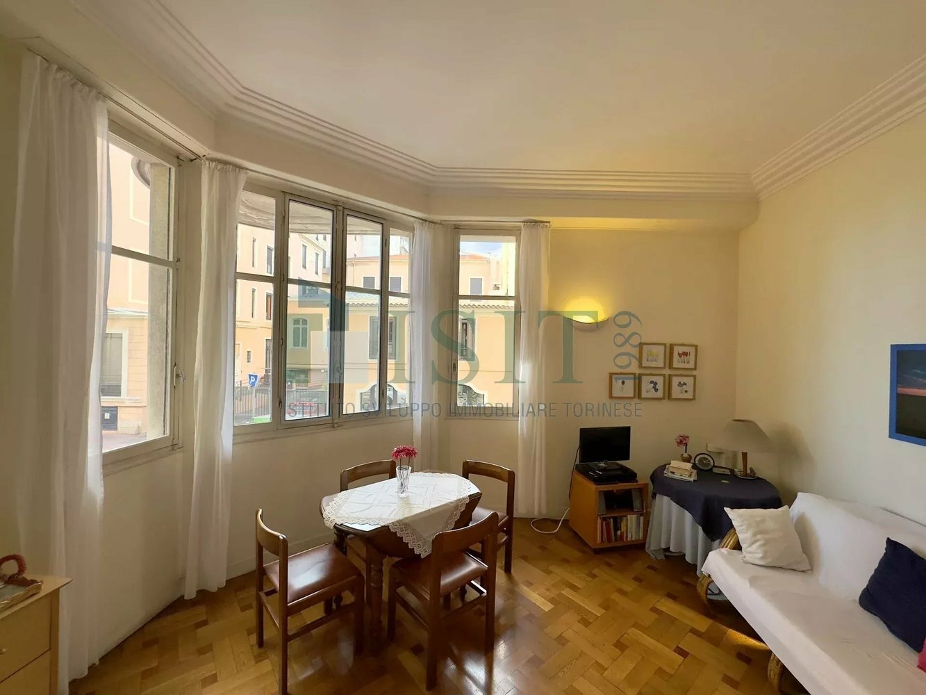 Property photo in Carre d'Or