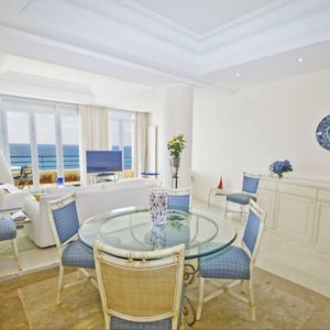 Property in Carre d'Or