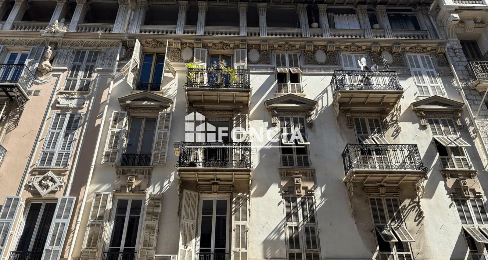 Property photo in Carre d'Or