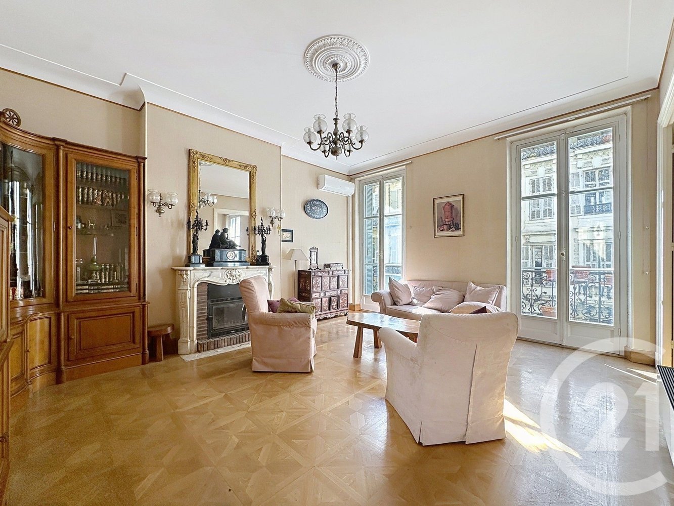 Property photo in Carre d'Argent