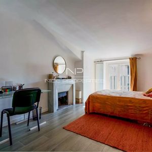 Property in Carre d'Or