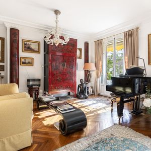 Property in Carre d'Or