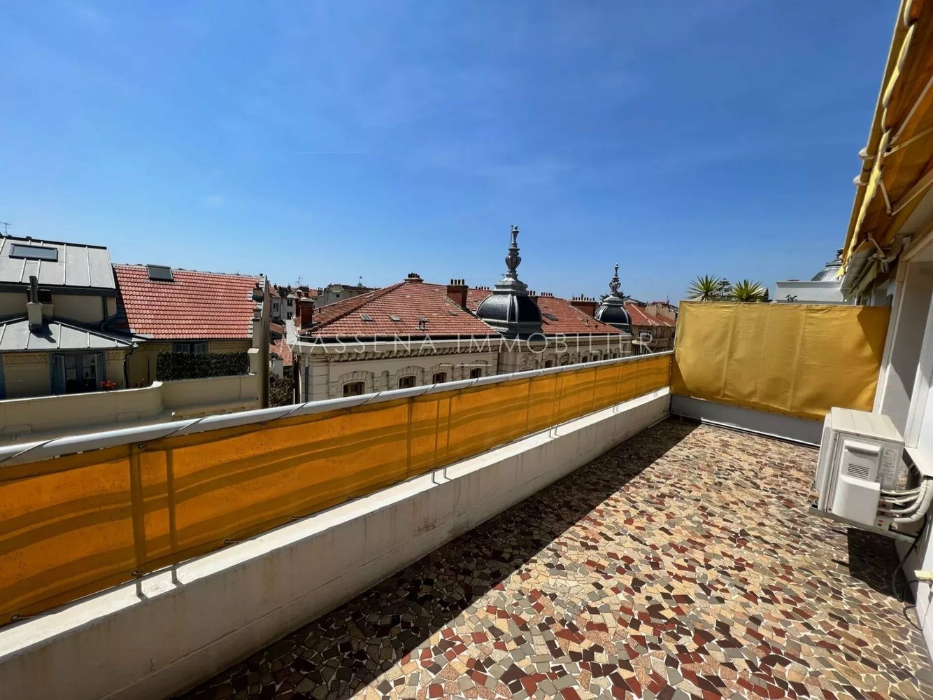 Property photo in Carre d'Or