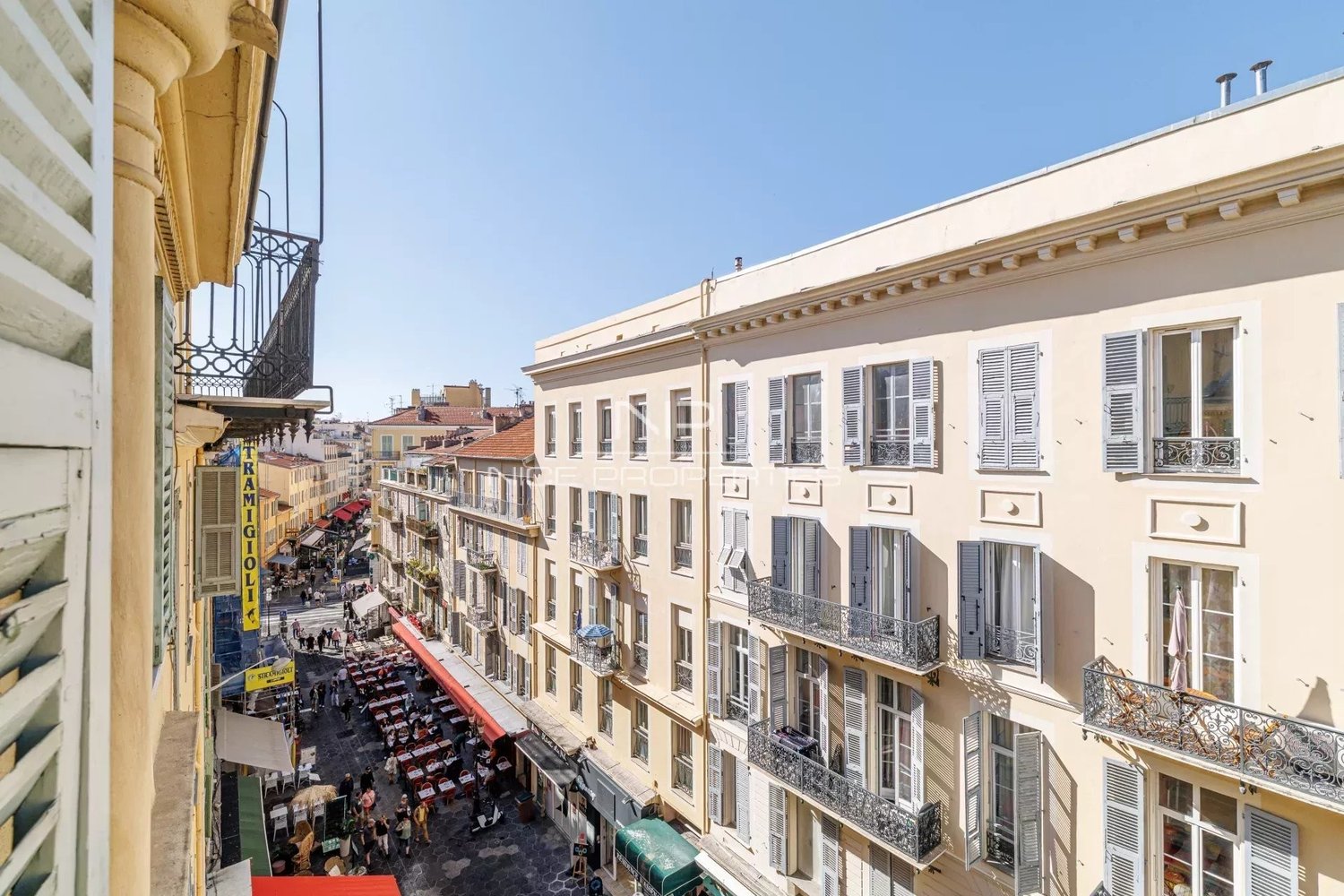 Property photo in Carre d'Or