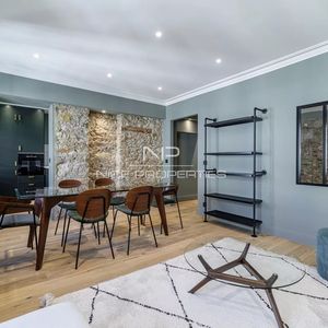 Property in Carre d'Or