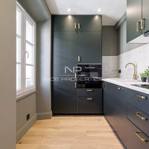 Property in Carre d'Or