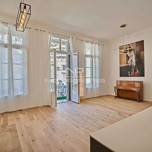 Property in Carre d'Or
