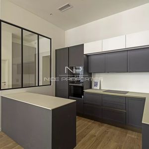 Property in Carre d'Or