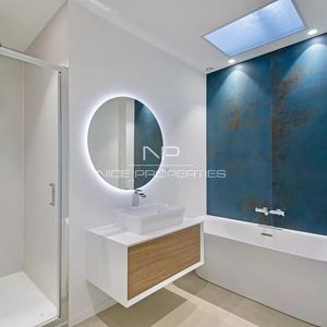 Property in Carre d'Or