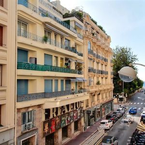 Property in Carre d'Or