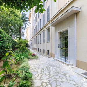 Property in Carre d'Or