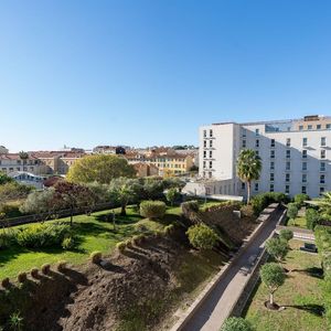 Property in Carre d'Or