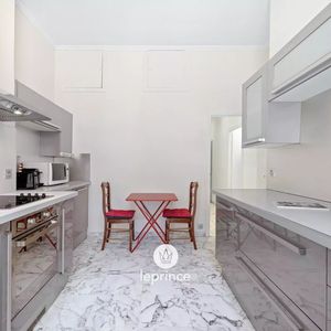 Property in Carre d'Or