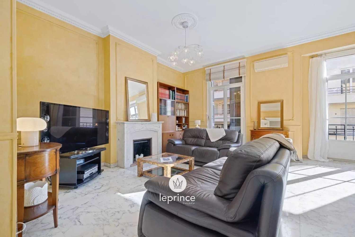 Property photo in Carre d'Or