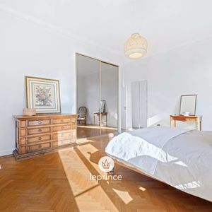 Property in Carre d'Or