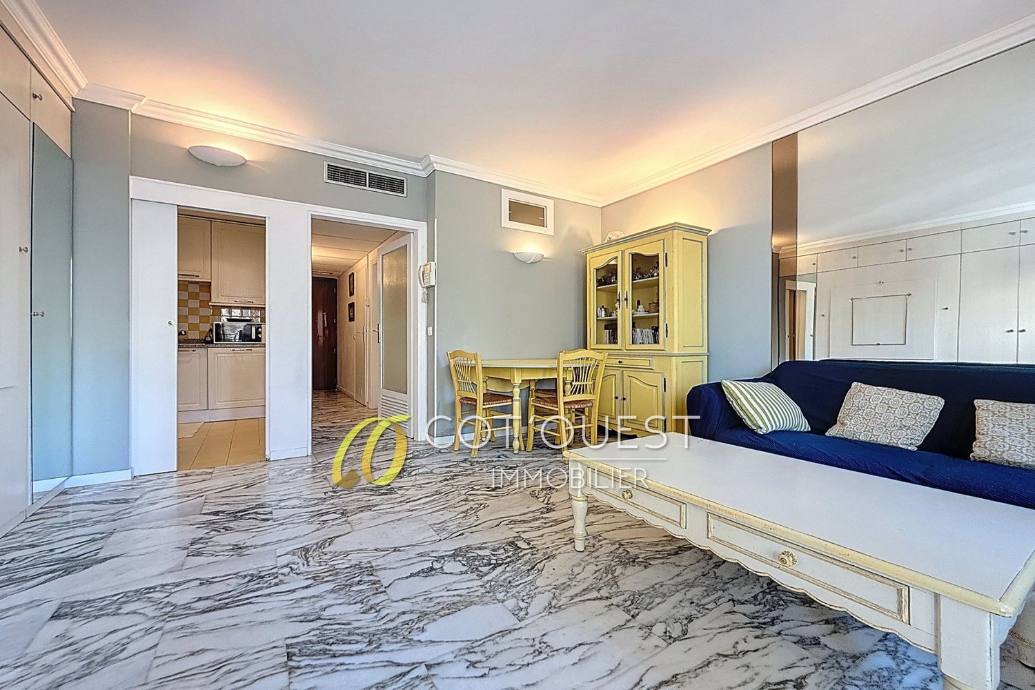 Property photo in Carre d'Or