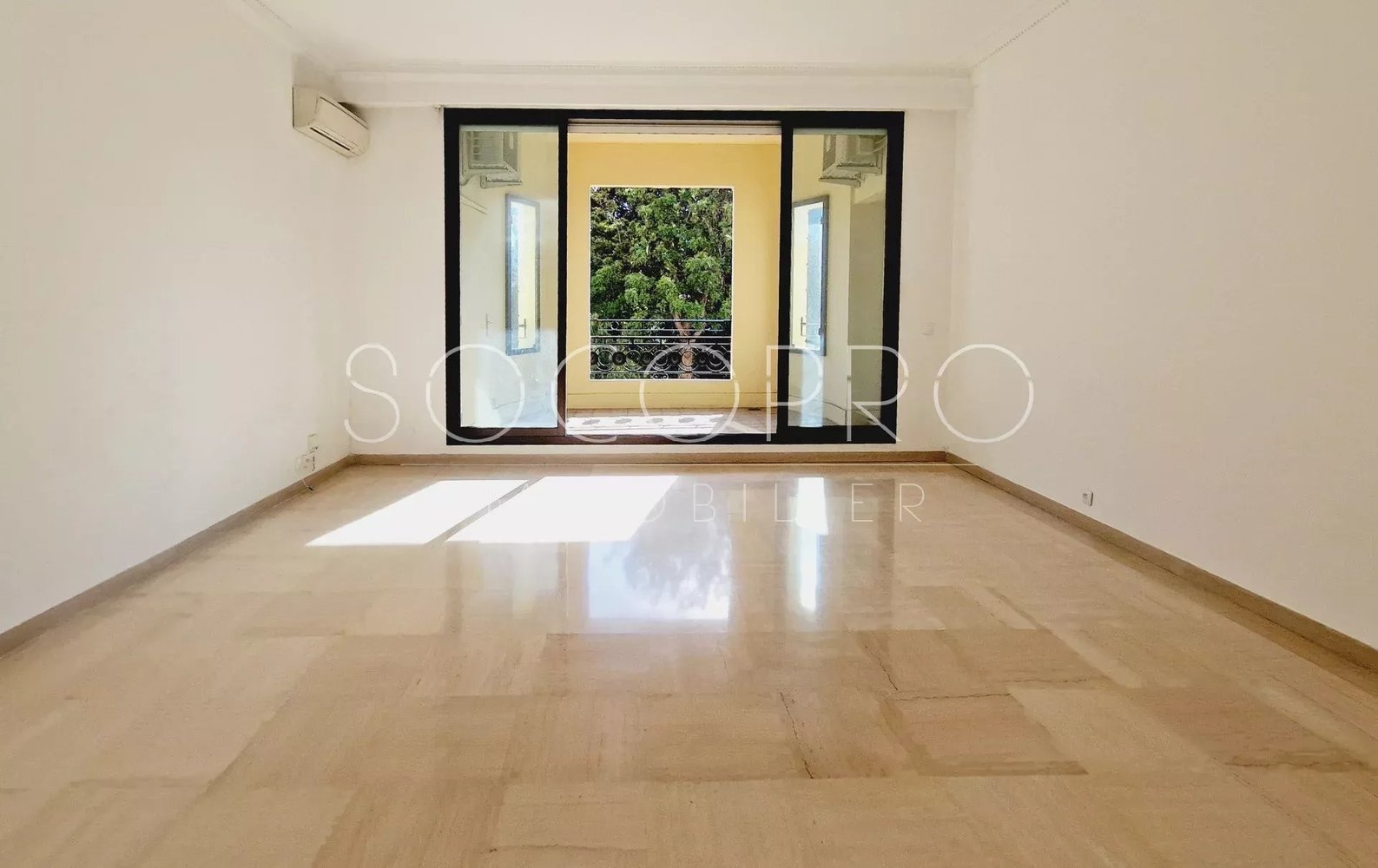 Property photo in Carre d'Argent