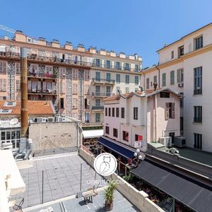 Property in Carre d'Or