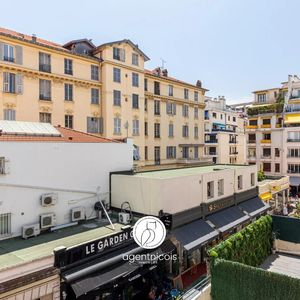 Property in Carre d'Or