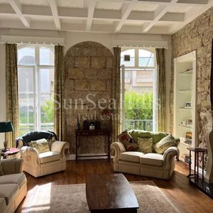 Property in Carre d'Or