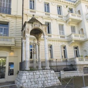 Property in Carre d'Or