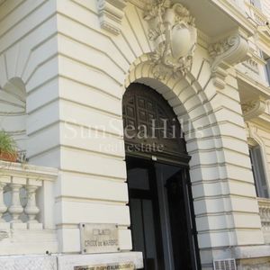 Property in Carre d'Or