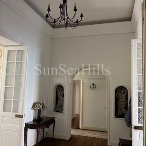 Property in Carre d'Or