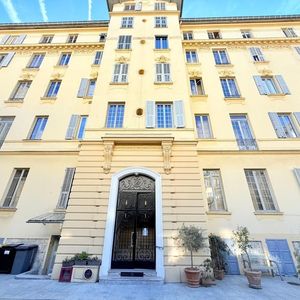 Property in Carre d'Or